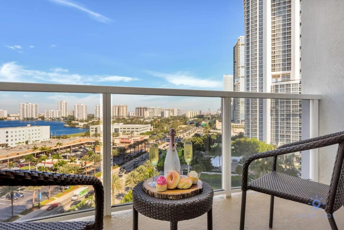 Luxury Bayfront Studio With Balcony Amazing Pool Ξενοδοχείο Sunny Isles Beach Εξωτερικό φωτογραφία